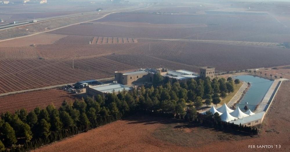 Hotel Vinedos Y Bodegas El Castillo Вільярробледо Екстер'єр фото