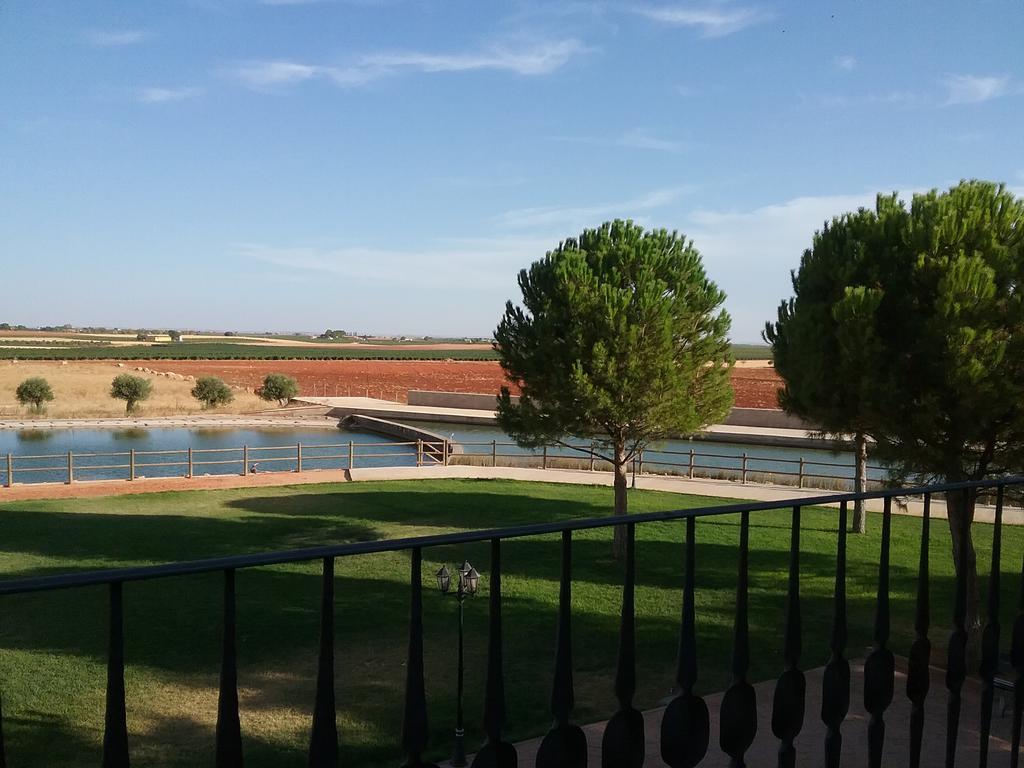 Hotel Vinedos Y Bodegas El Castillo Вільярробледо Екстер'єр фото