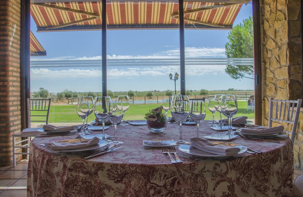 Hotel Vinedos Y Bodegas El Castillo Вільярробледо Екстер'єр фото